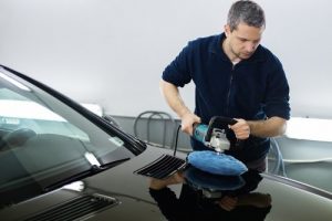 Who polishes cars?